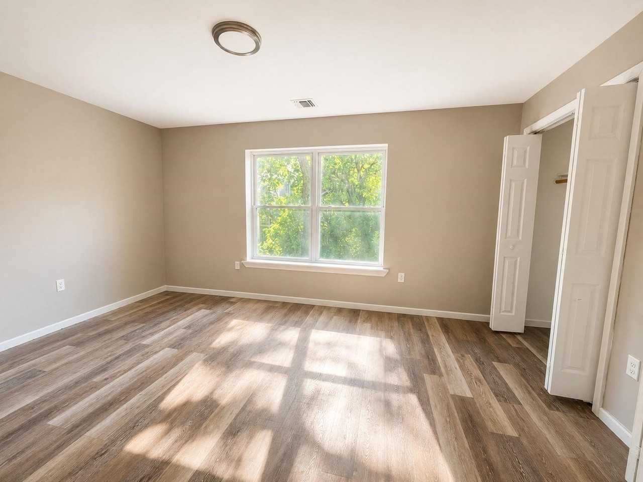 242 Rosa Parks Blvd - Photo 5 of 6