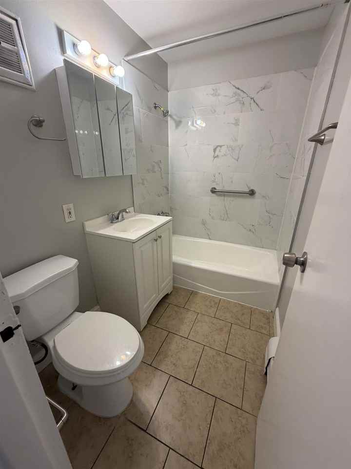 230 68th St #3 - Photo 5 of 6