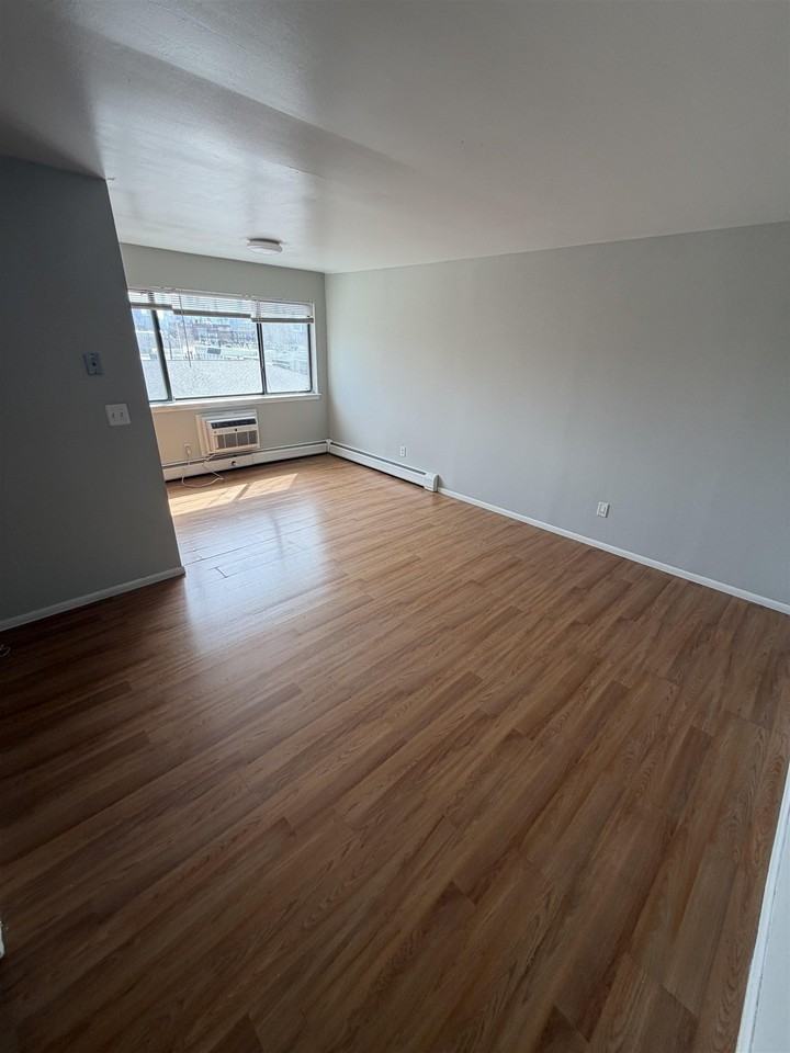 230 68th St #3 - Photo 6 of 6