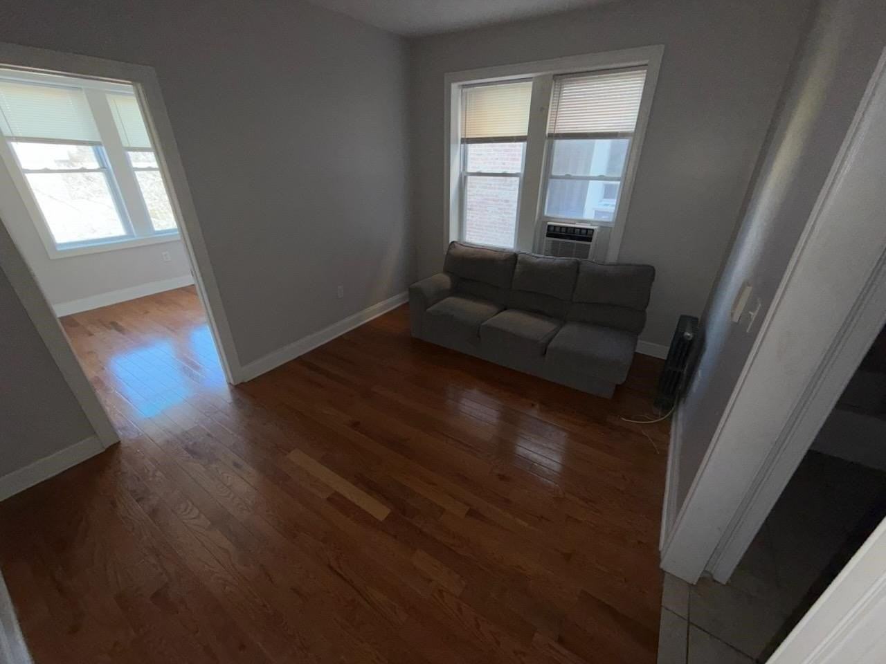 5105 Hudson Ave #4C - Photo 4 of 5