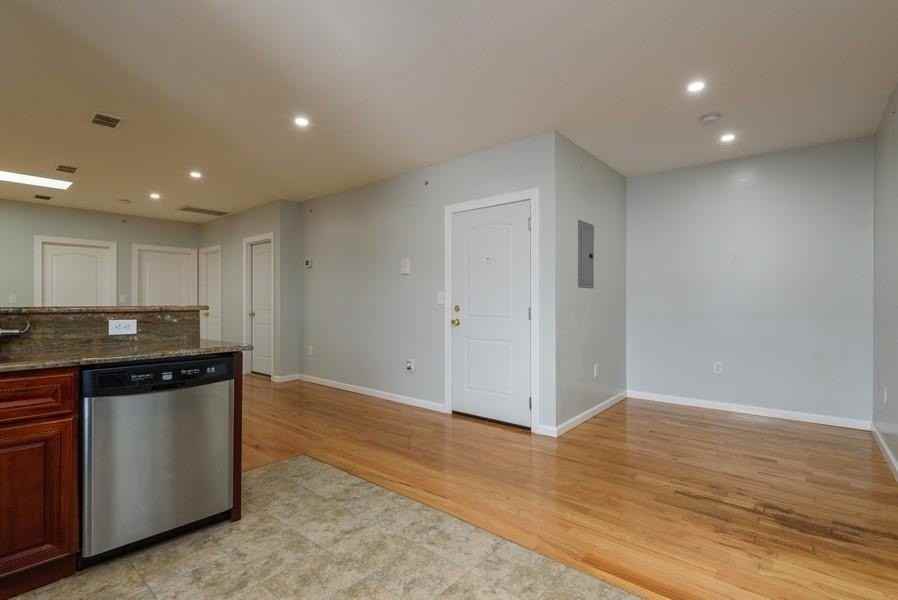 306 3rd St #3 - Photo 4 of 21