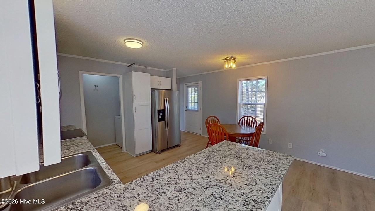 337 Dwight St - Photo 6 of 26