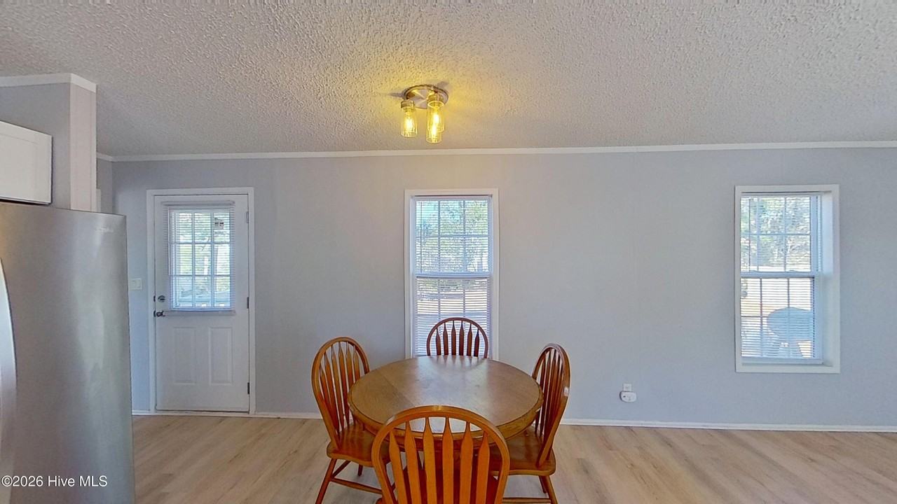 337 Dwight St - Photo 7 of 26
