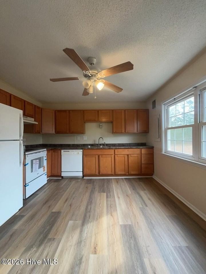 21 Crown Point Rd - Photo 4 of 13