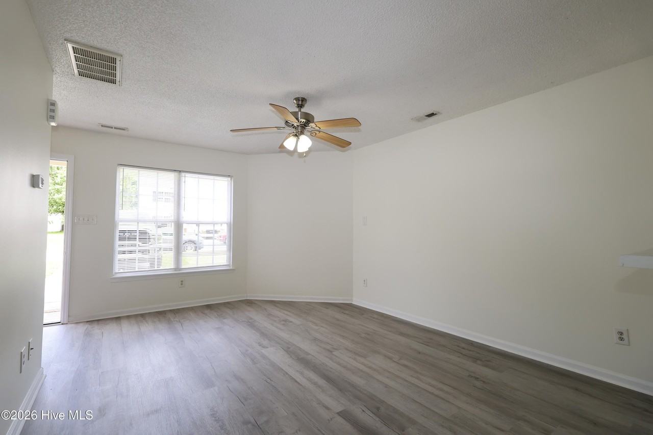 209 Mesa Ln - Photo 4 of 14