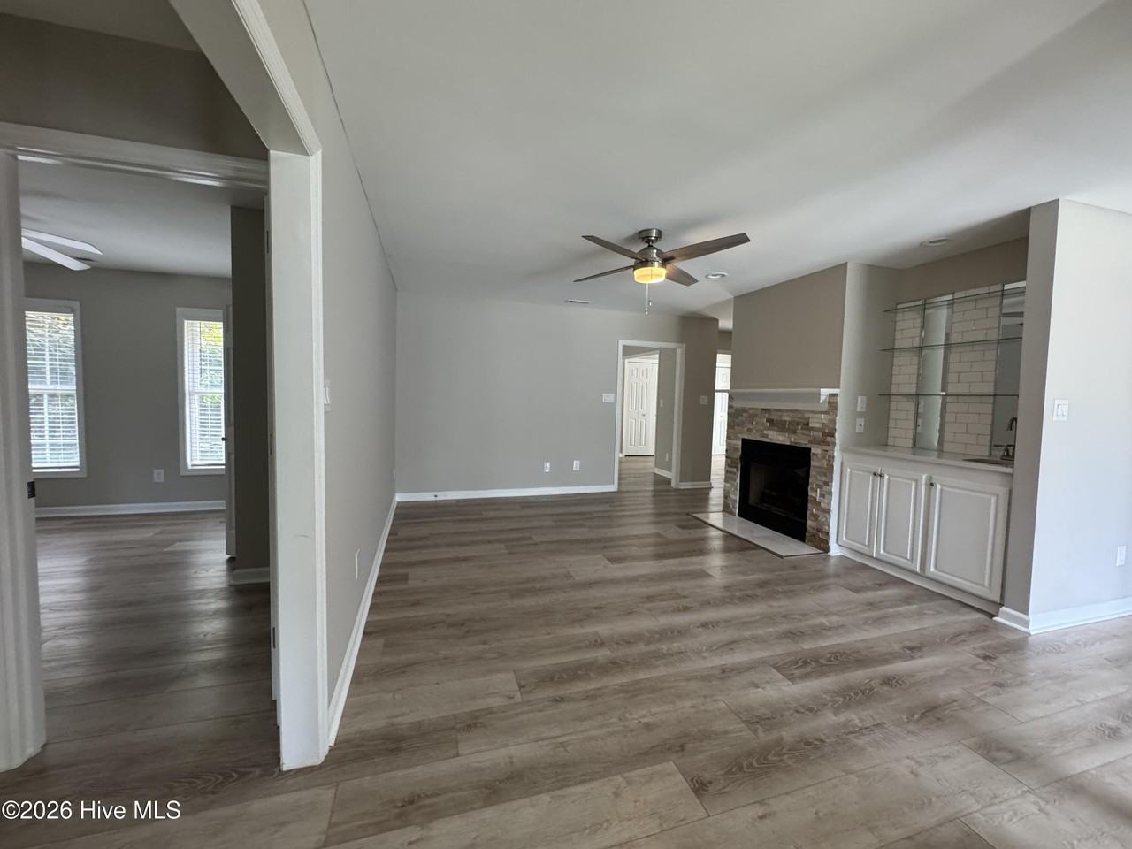 301 Pine Knoll Cir - Photo 4 of 23