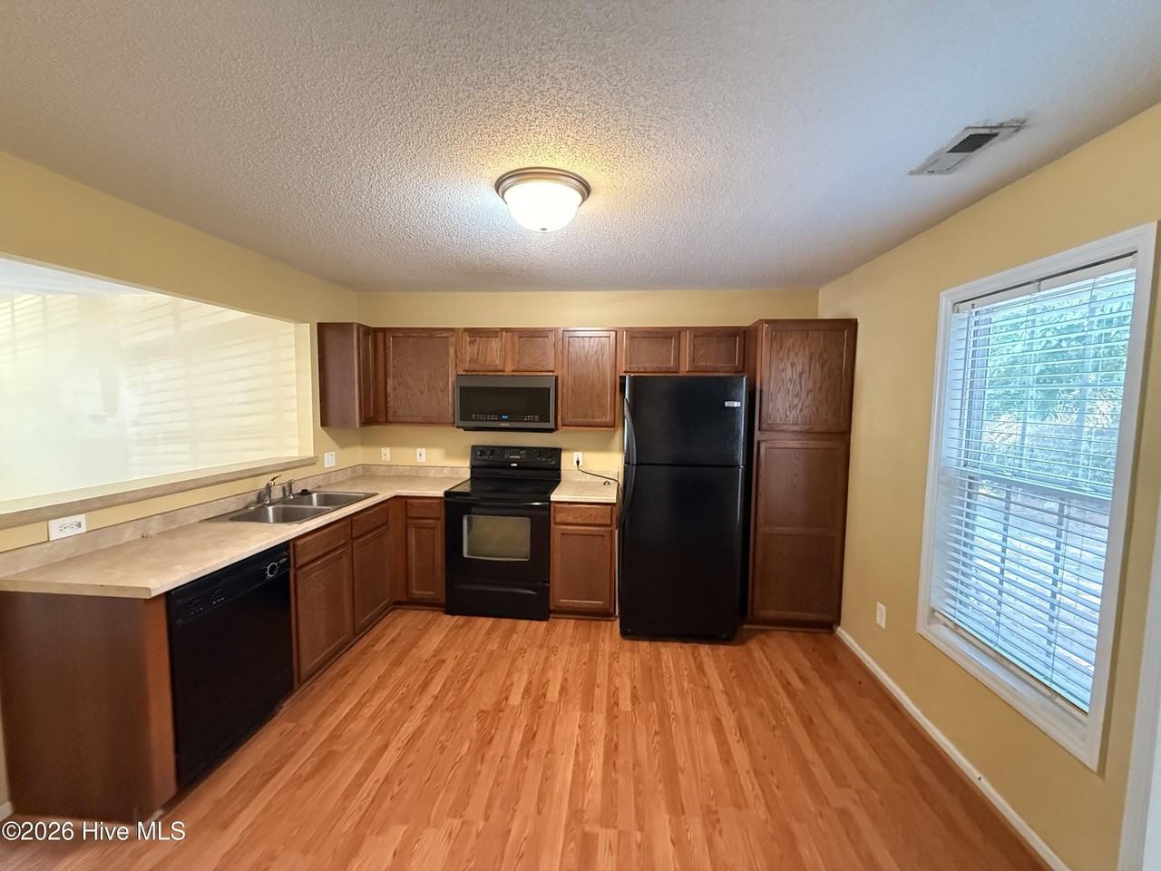 131 Cornerstone Pl - Photo 3 of 8
