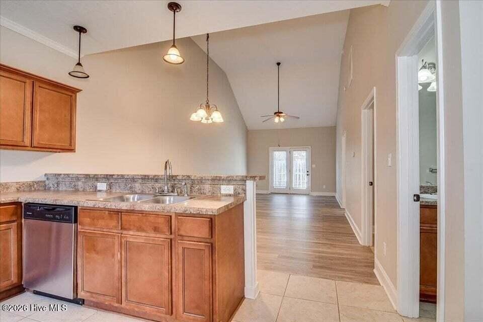 358 Bowen Fls - Photo 5 of 32