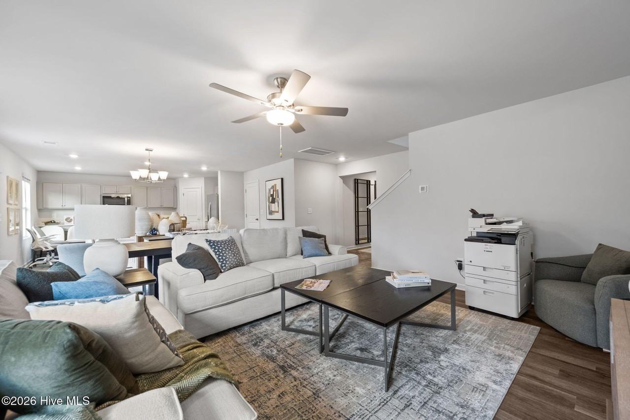 532 Sandy Hollow Dr - Photo 4 of 36