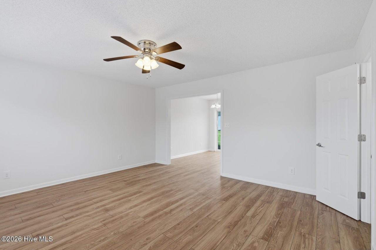 11 Pirates Cove Dr - Photo 3 of 22