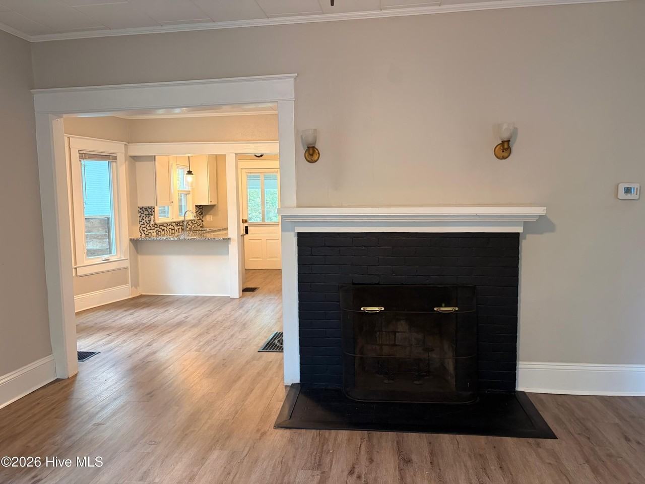 230 N Ashe St - Photo 3 of 33