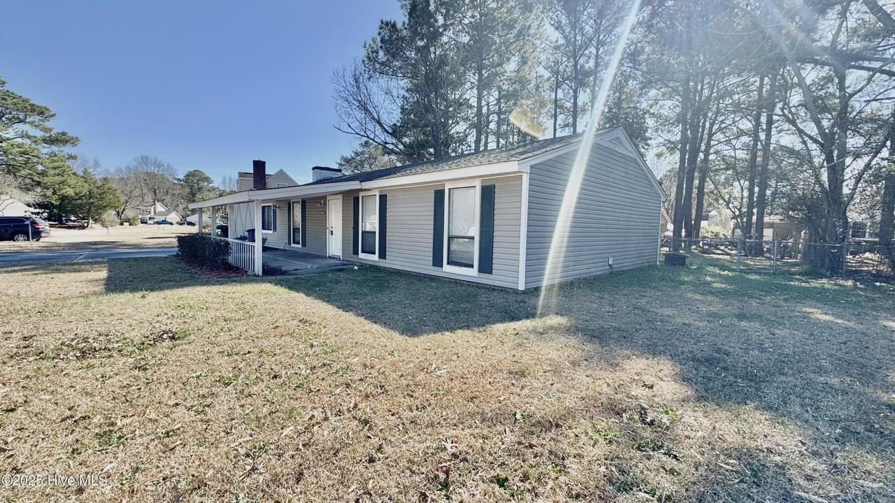 1007 Brynn Marr Rd - Photo 2 of 14