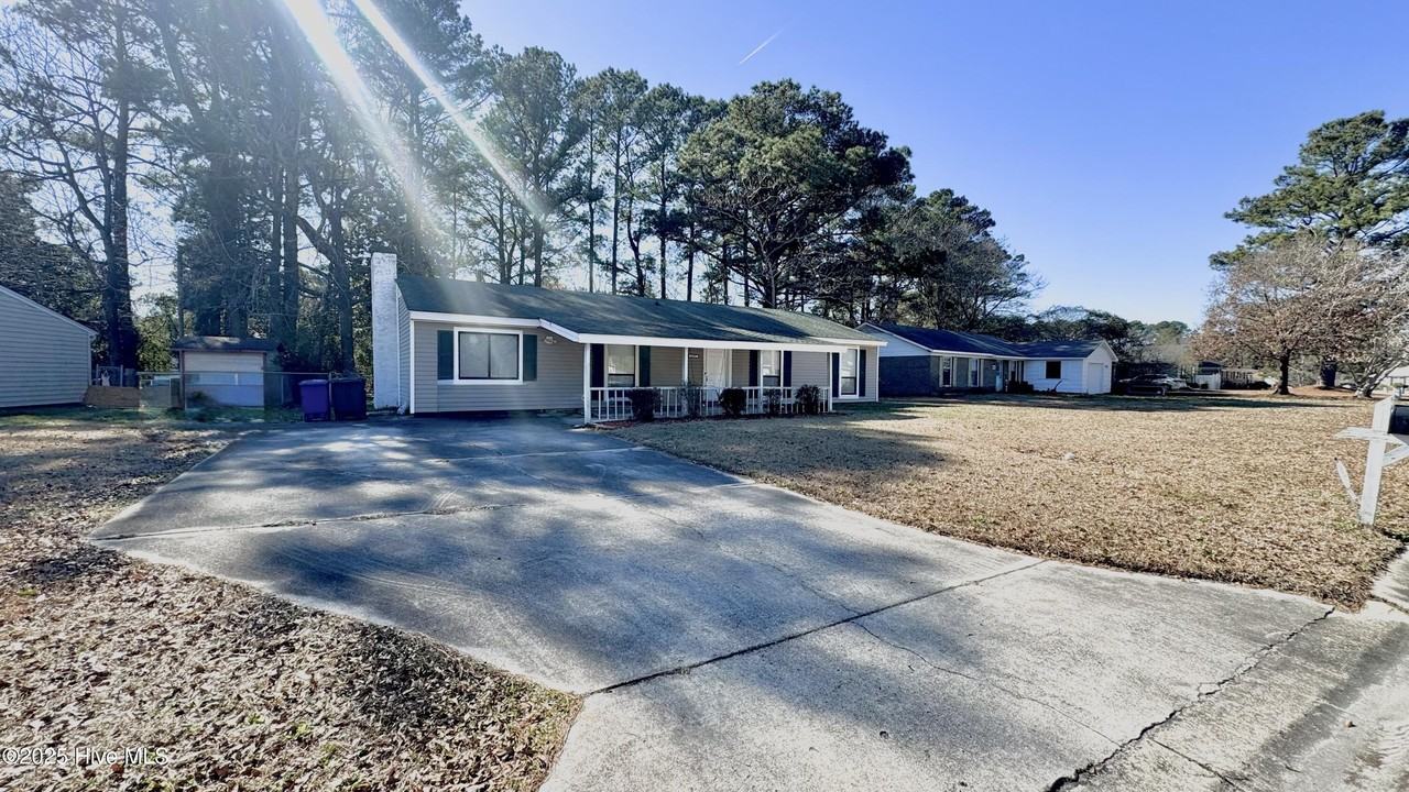 1007 Brynn Marr Rd - Photo 3 of 14
