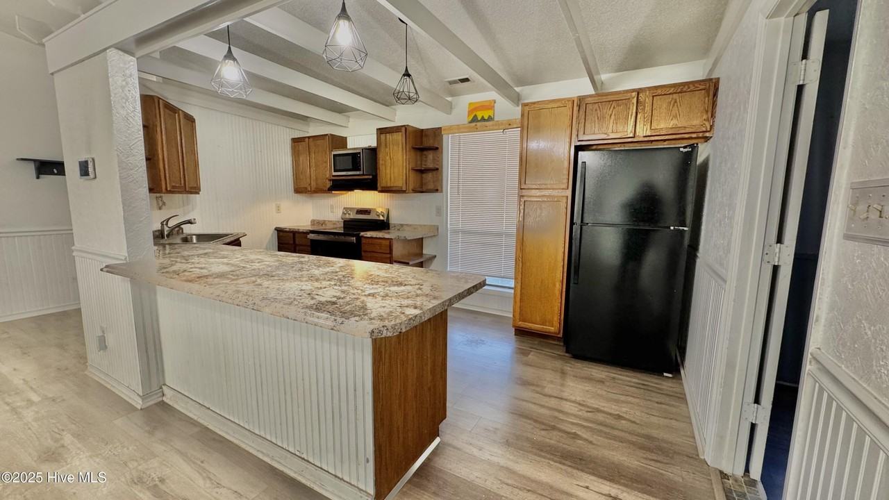 1007 Brynn Marr Rd - Photo 6 of 14