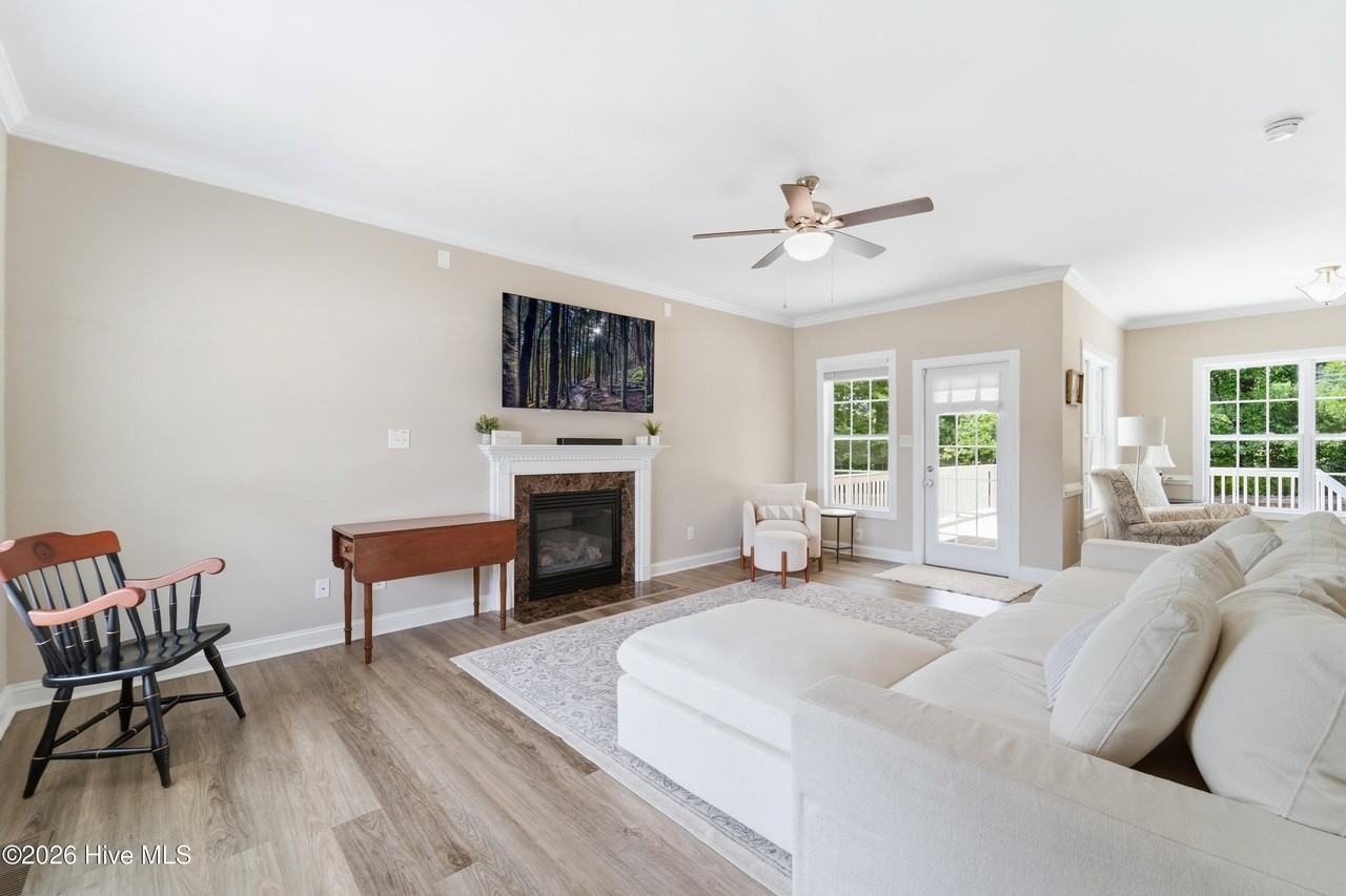 107 Mckinnon Pl - Photo 3 of 29