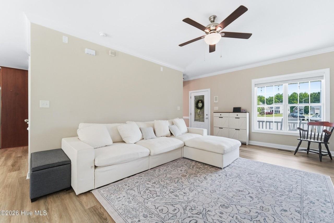 107 Mckinnon Pl - Photo 4 of 29