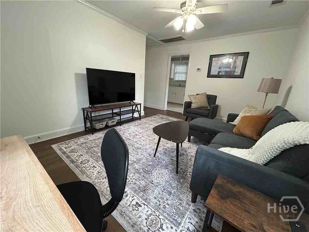 1506 E 50th St - Photo 5 of 14