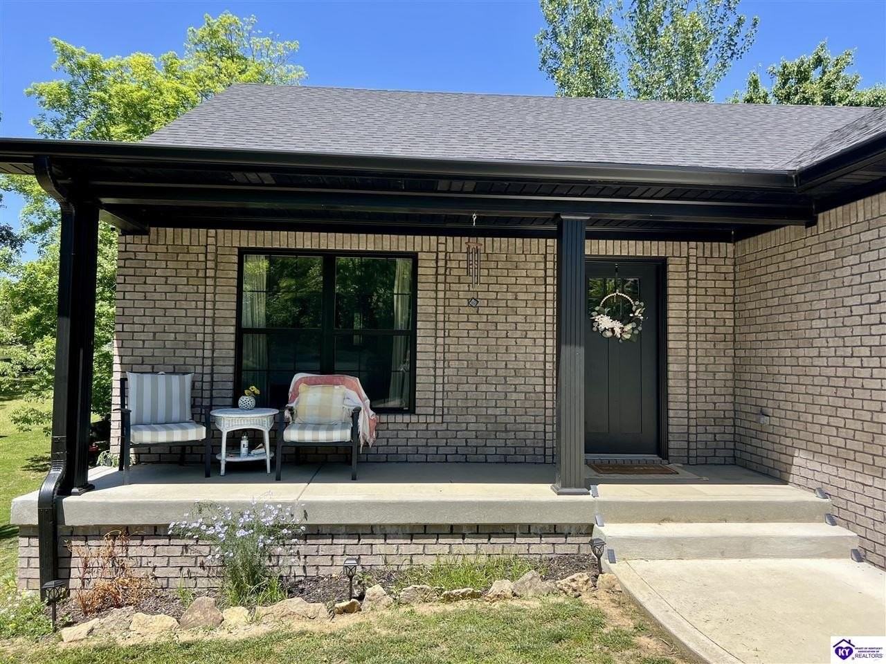 102 Emerald Ct - Photo 2 of 5