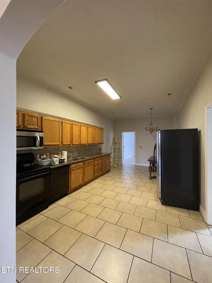 426 N Roane St #1-2 - Photo 5 of 30