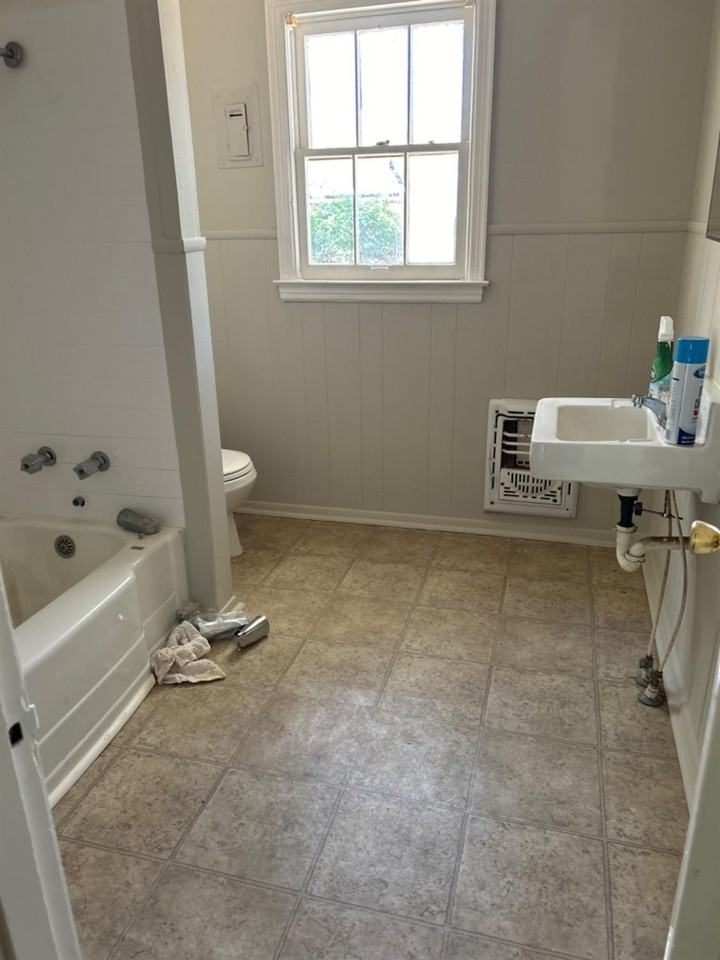 2818 27th St - Photo 2 of 7