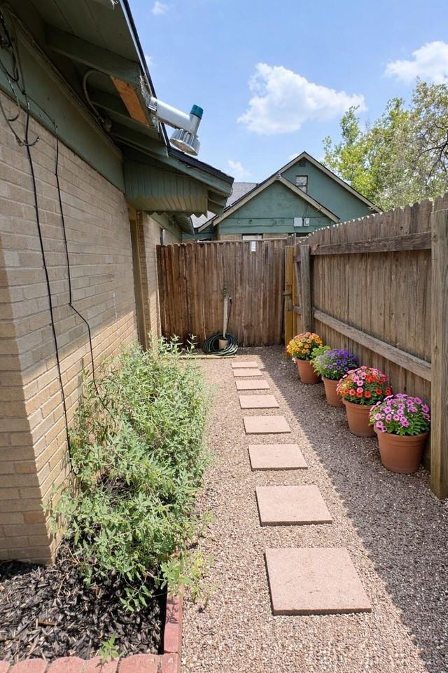 2124 16th St #REAR - Photo 3 of 12