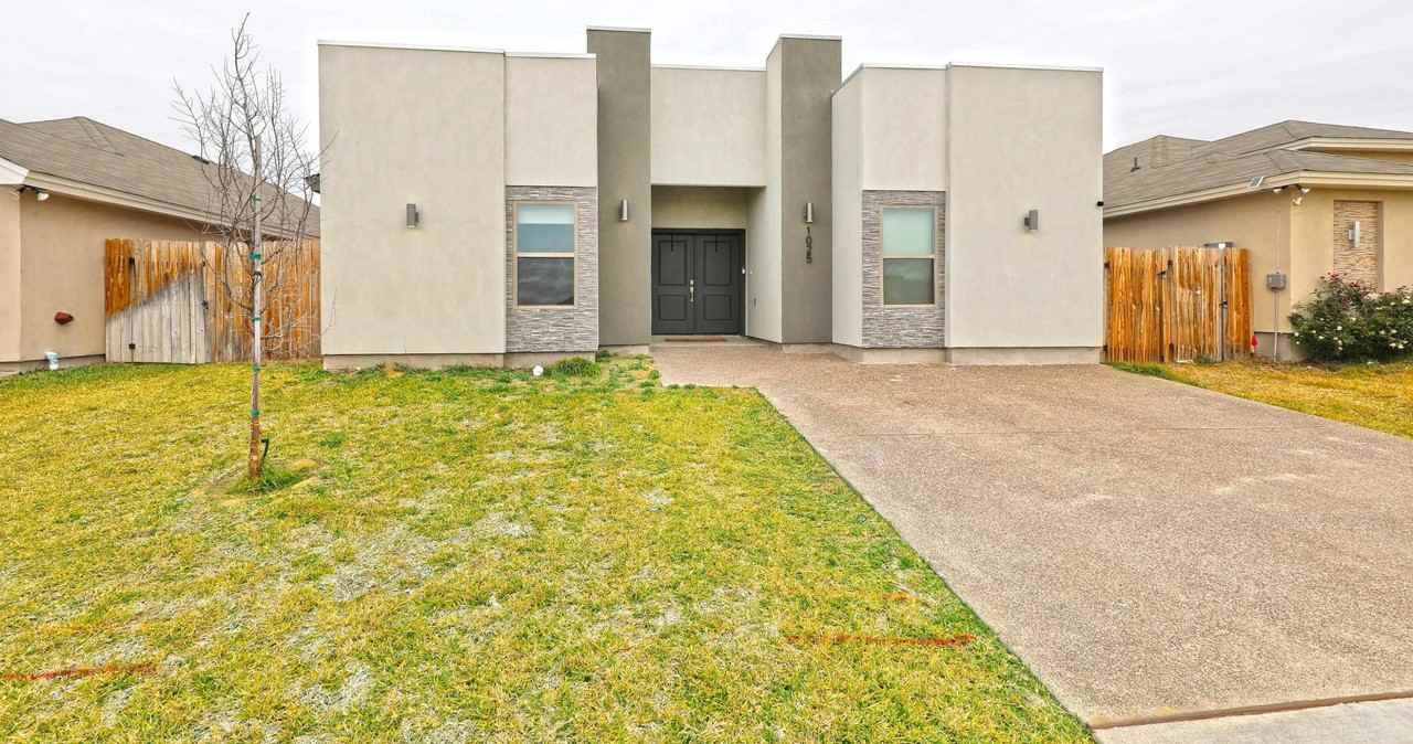 1025 La Muralla St - Photo 2 of 37