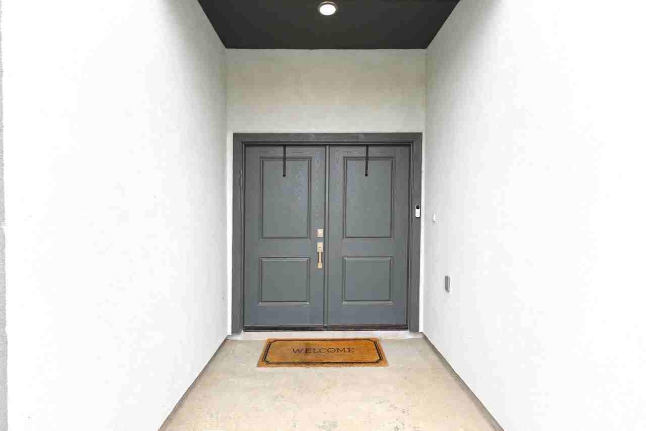 1025 La Muralla St - Photo 6 of 37