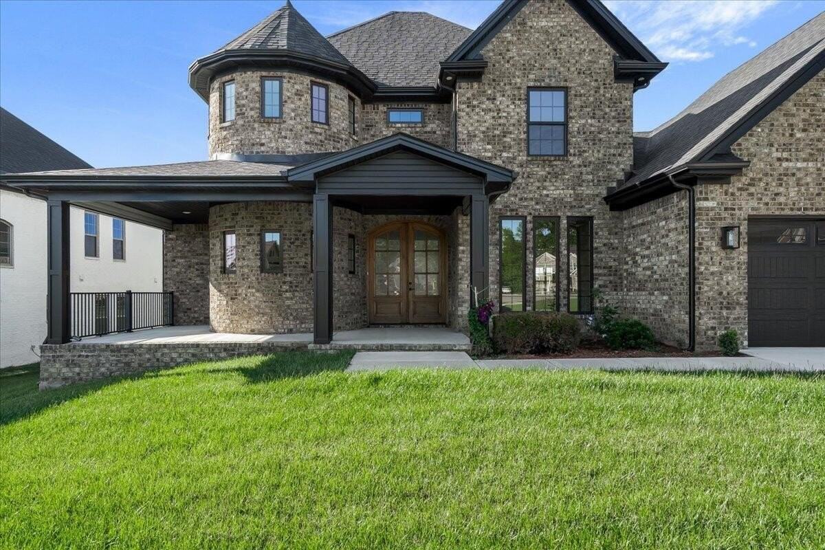 413 Weston Park - Photo 2 of 39