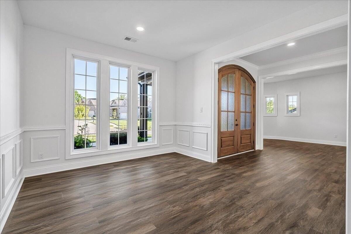 413 Weston Park - Photo 5 of 39
