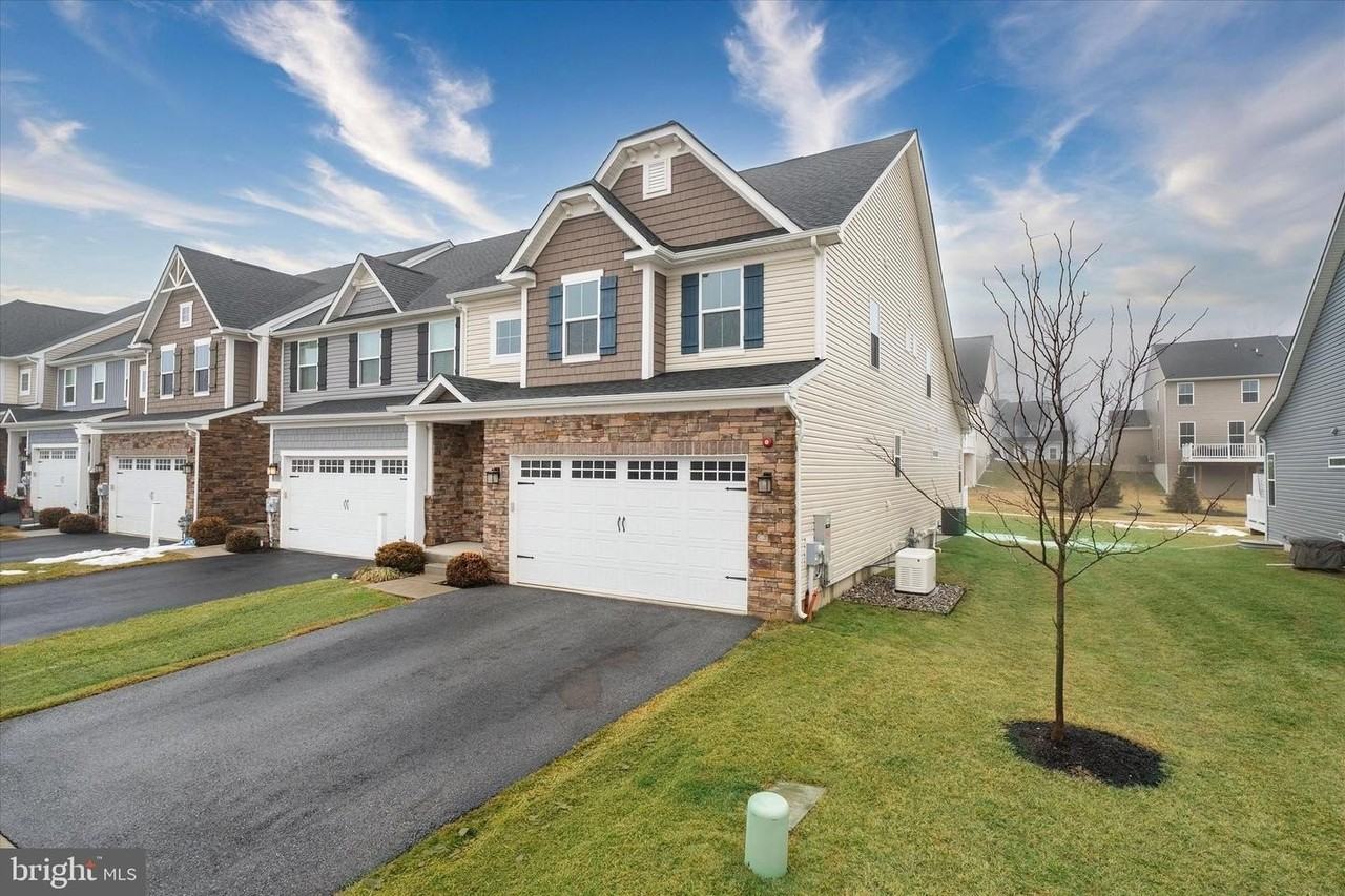 808 Fountain Trl - Photo 2 of 32