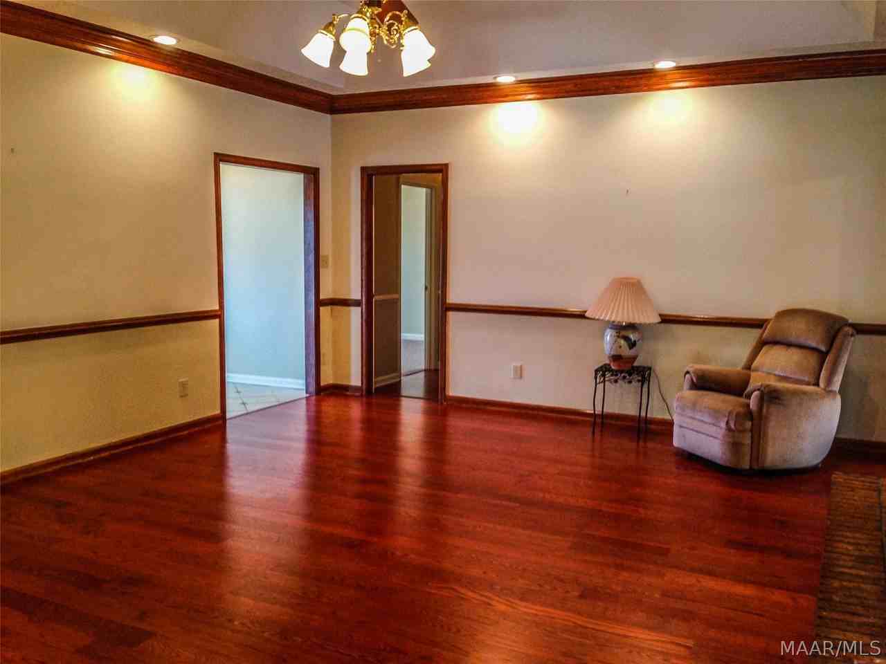 8200 Harrogate Hl - Photo 7 of 22