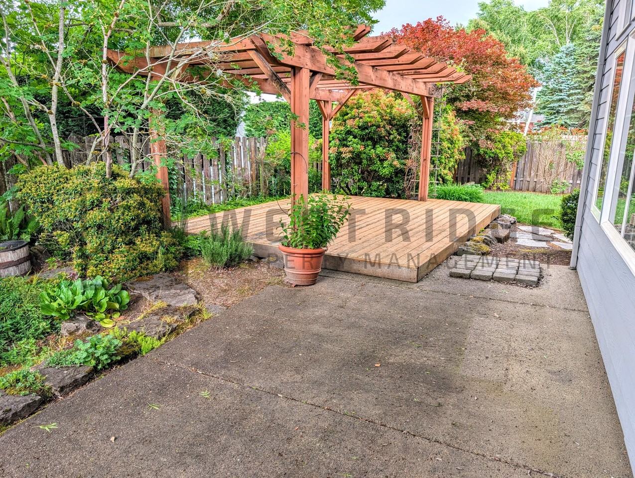 632 Nw Pacific Grove Dr #1 - Photo 4 of 23