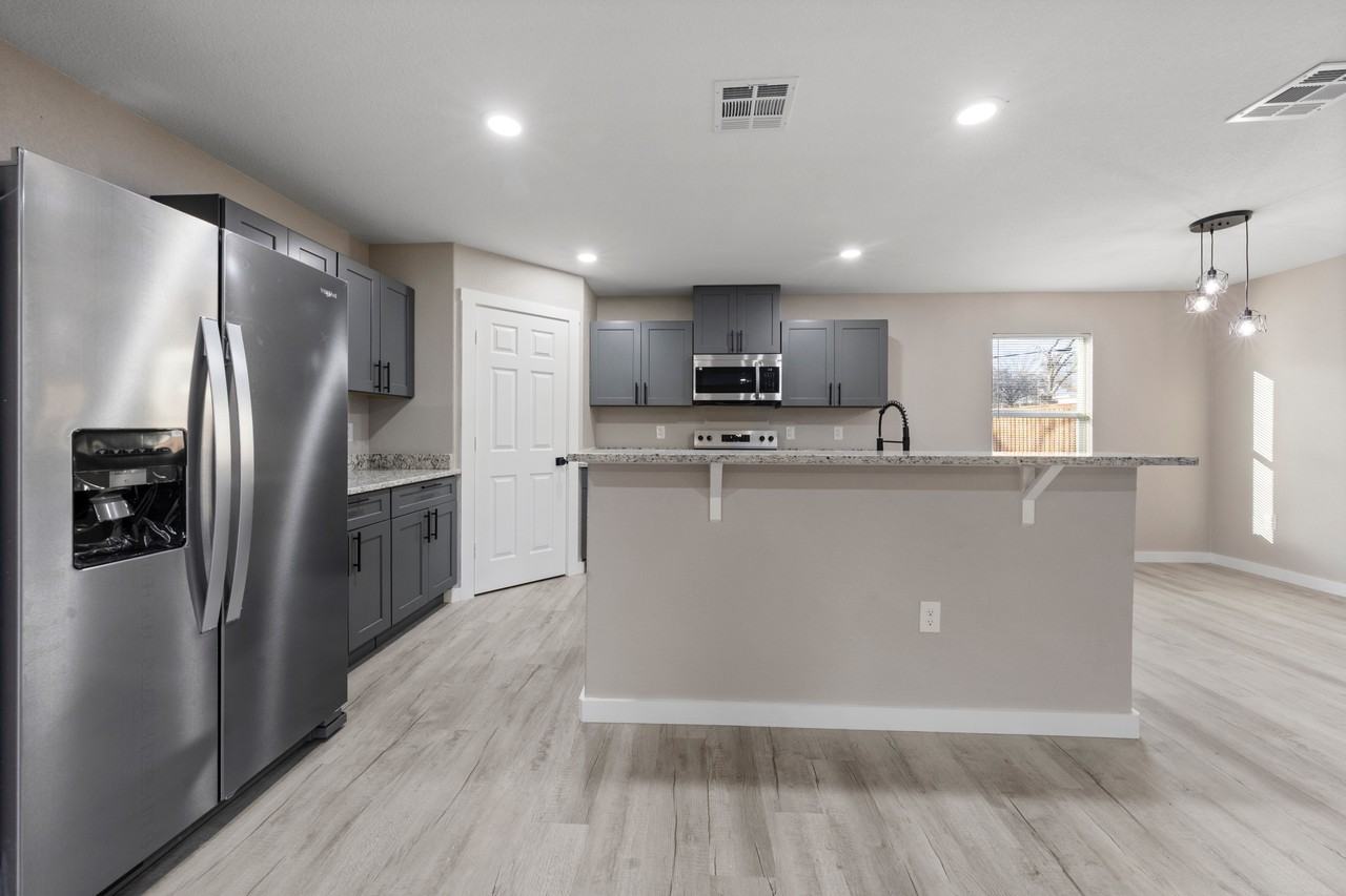 1905 Sanger Ave #1 - Photo 5 of 26