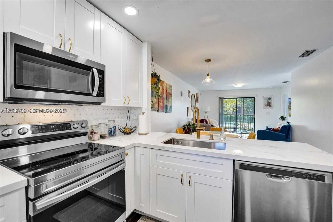 10468 Nw 10th St #204 - Photo 3 of 42
