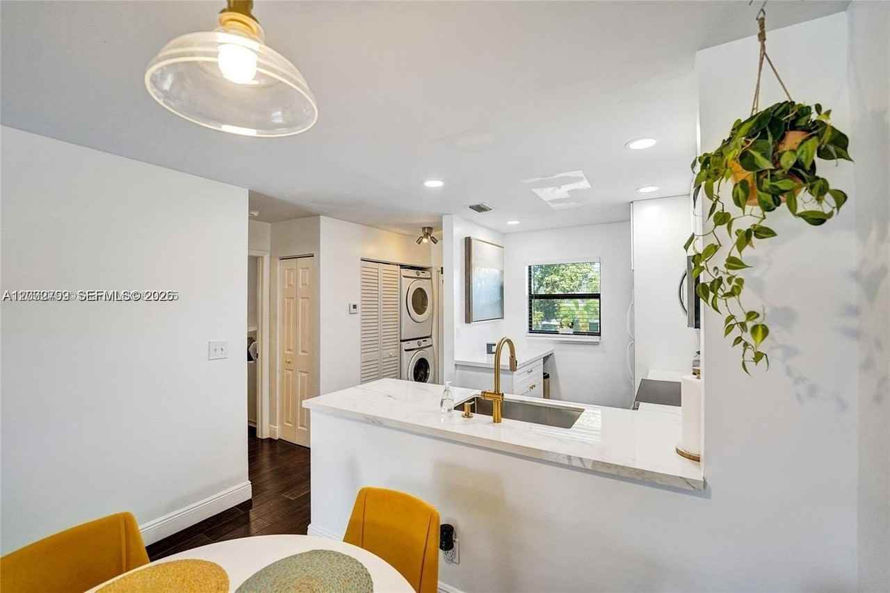 10468 Nw 10th St #204 - Photo 5 of 42
