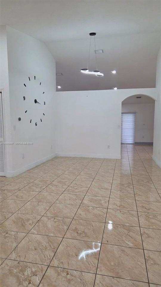3140 Sw 142nd Ave - Photo 3 of 42