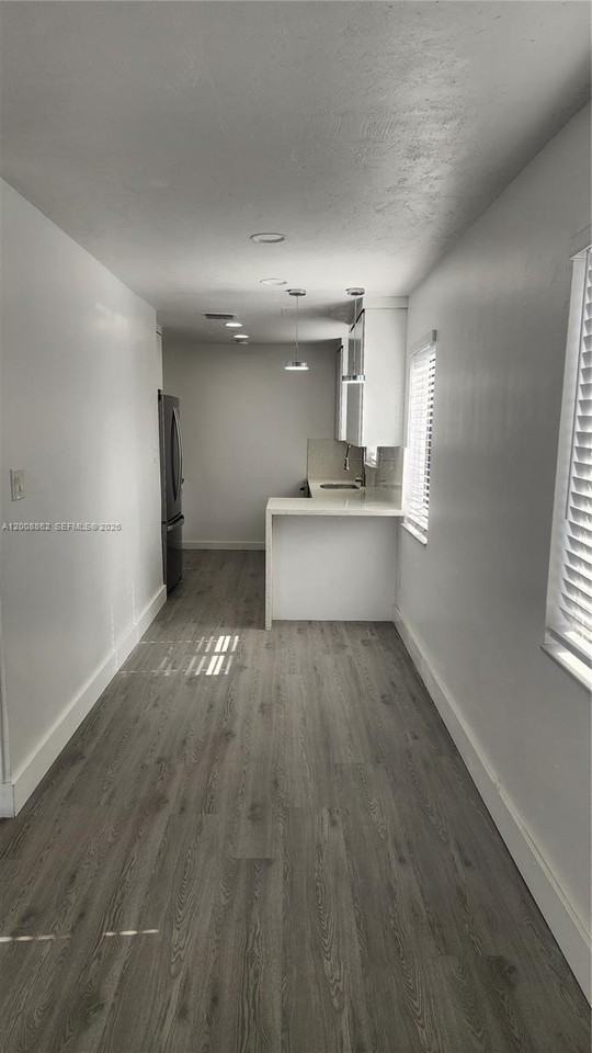8701 Sw 36th St - Photo 4 of 29