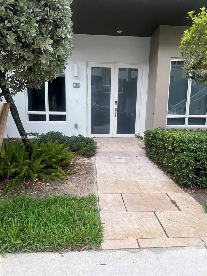 10245 Nw 63rd Ter #103