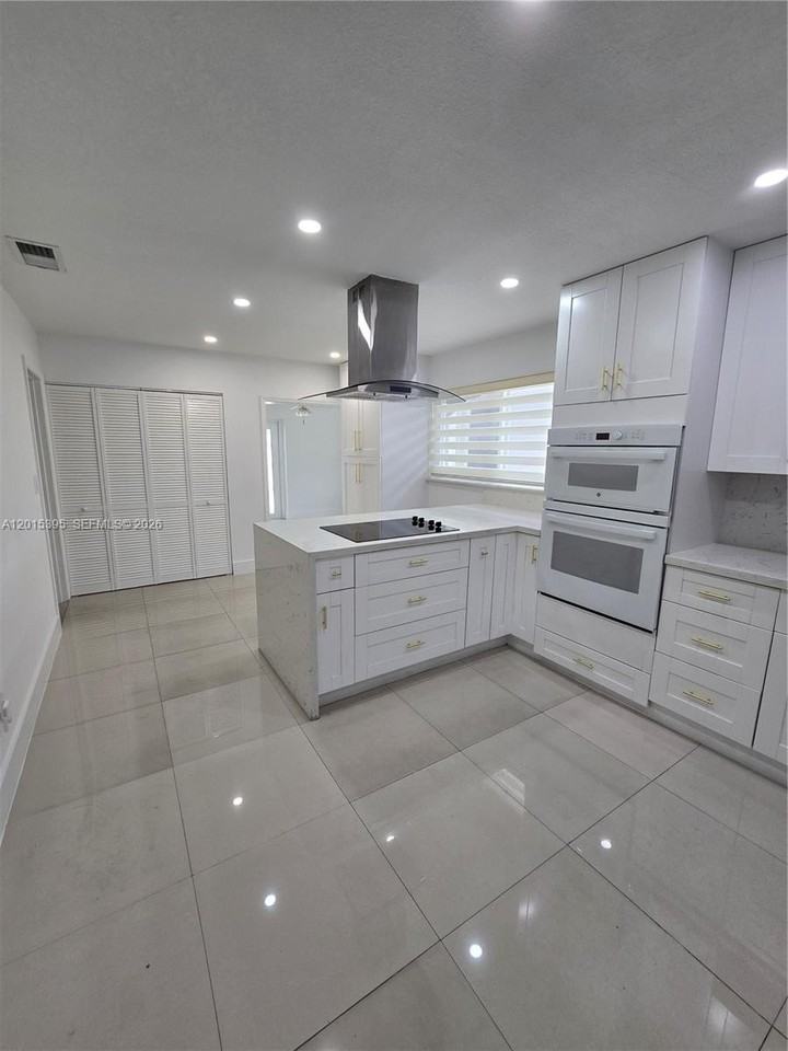 1417 W 40th St - Photo 2 of 11