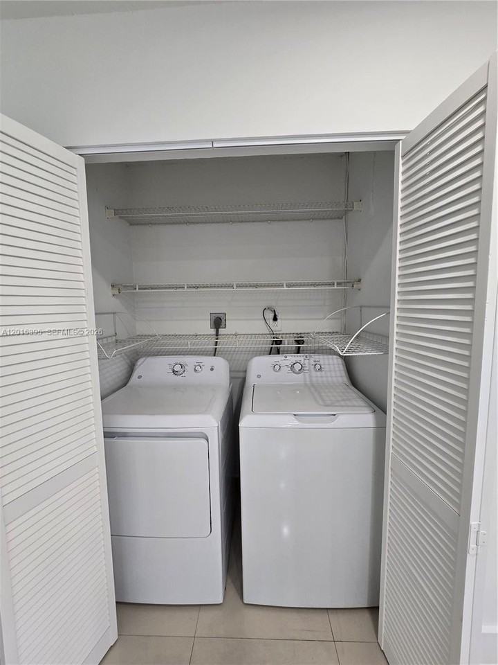 1417 W 40th St - Photo 6 of 11