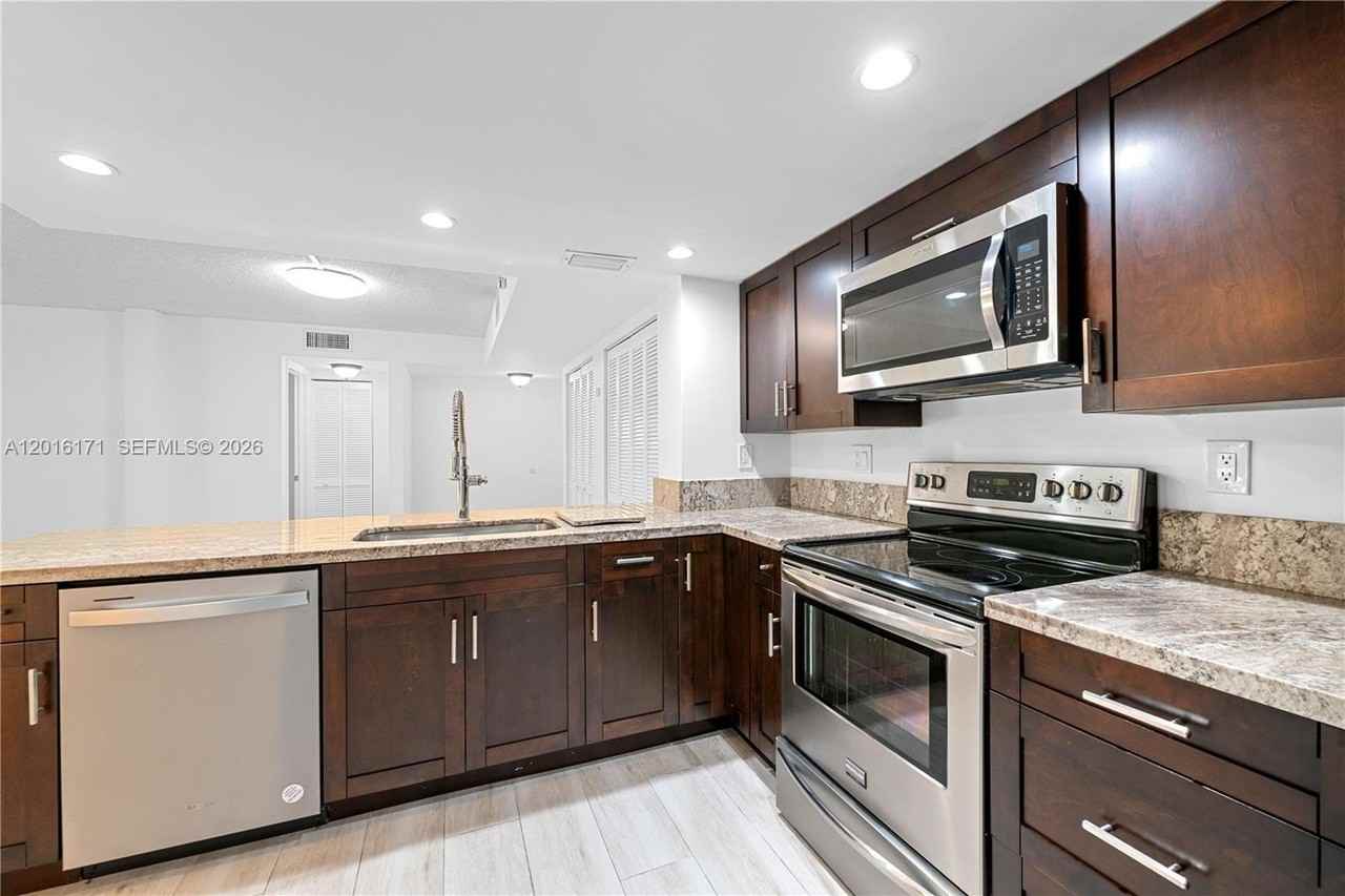5201 Orduna Dr #10 - Photo 4 of 24