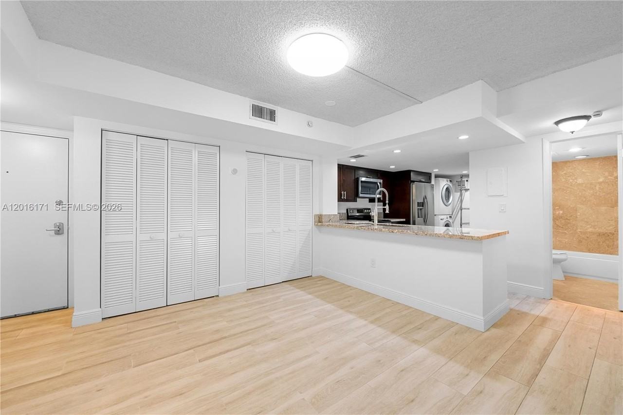 5201 Orduna Dr #10 - Photo 6 of 24