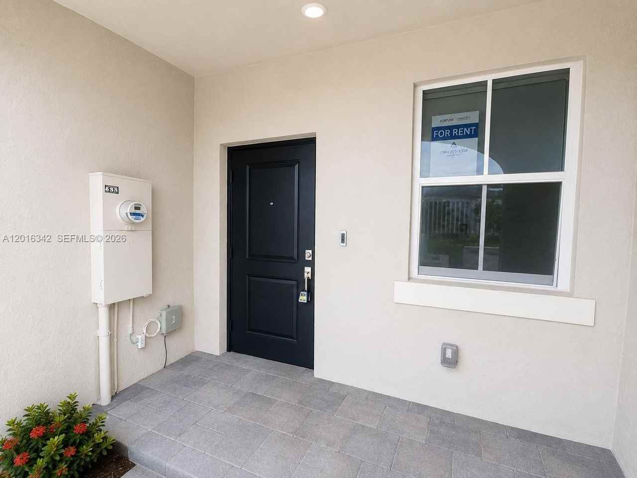 1050 Se 26th Ter - Photo 2 of 32