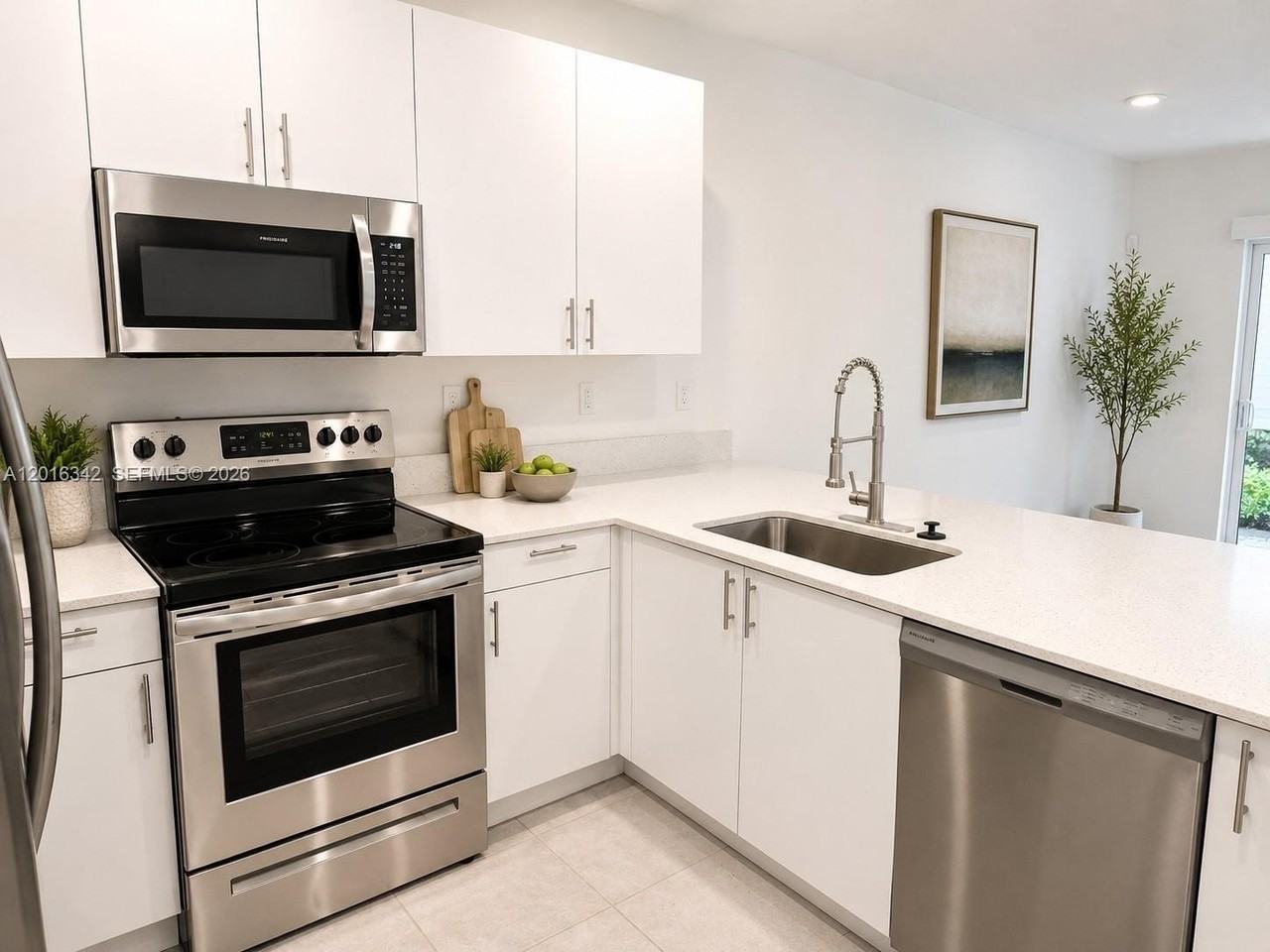 1050 Se 26th Ter - Photo 4 of 32