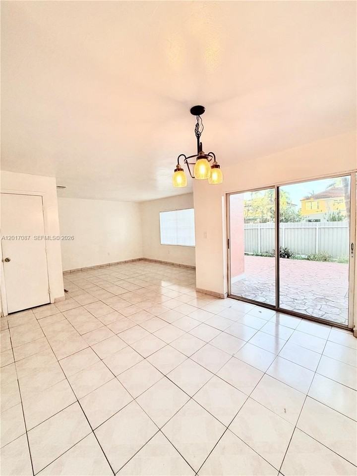 12442 Nw 7th Ln #12442 - Photo 5 of 12