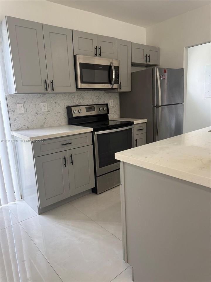 1321 Ne 212th Ter - Photo 4 of 12