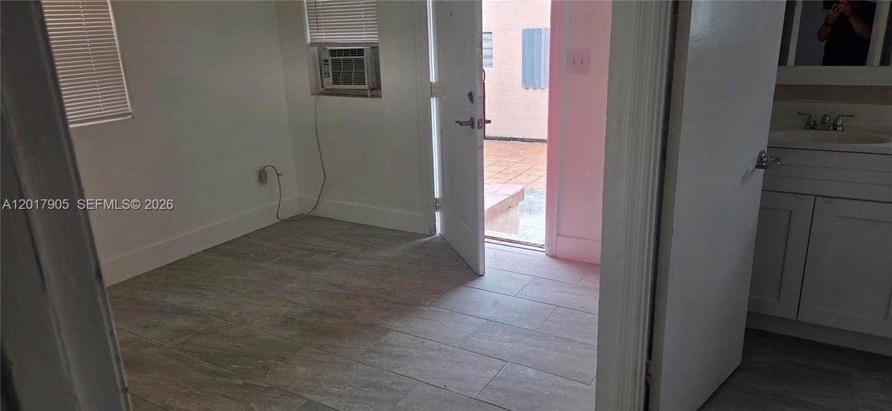 2761 Nw 16th Ter #2 - Photo 2 of 4