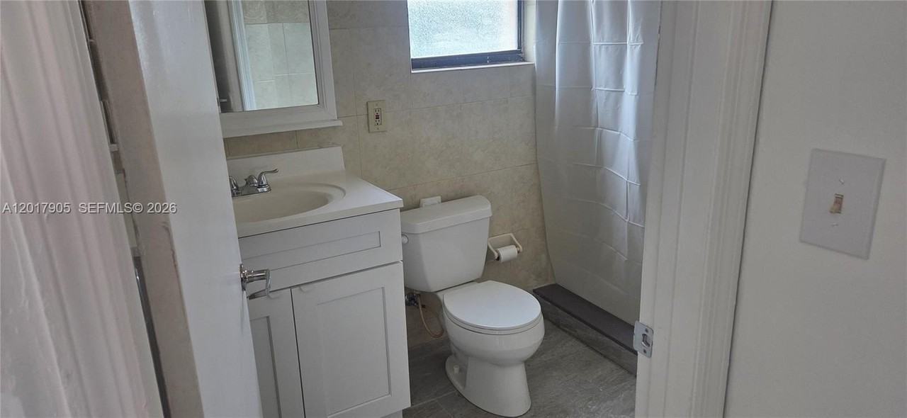 2761 Nw 16th Ter #2 - Photo 3 of 4