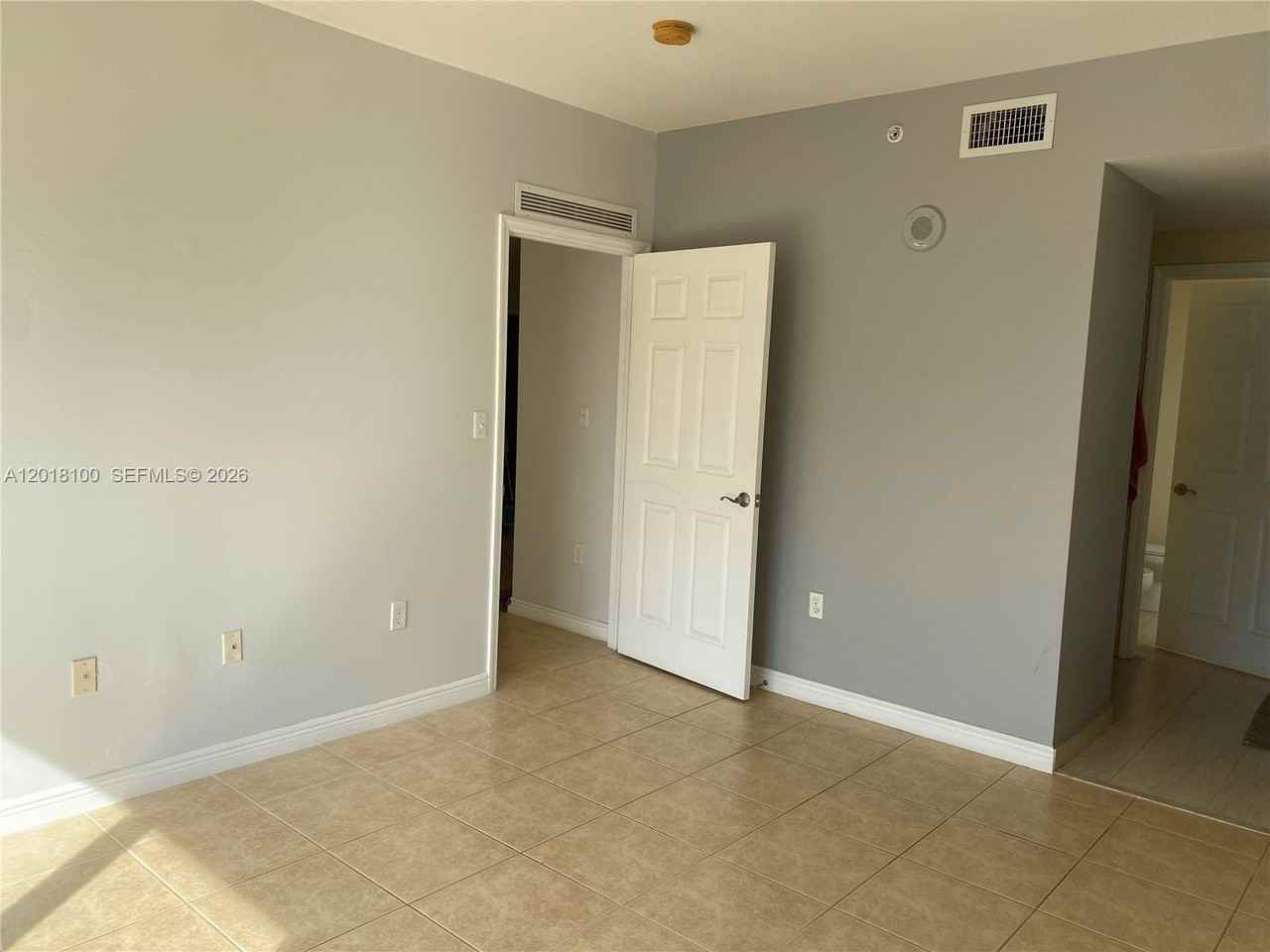 2425 Sw 27th Ave #1008 - Photo 6 of 20