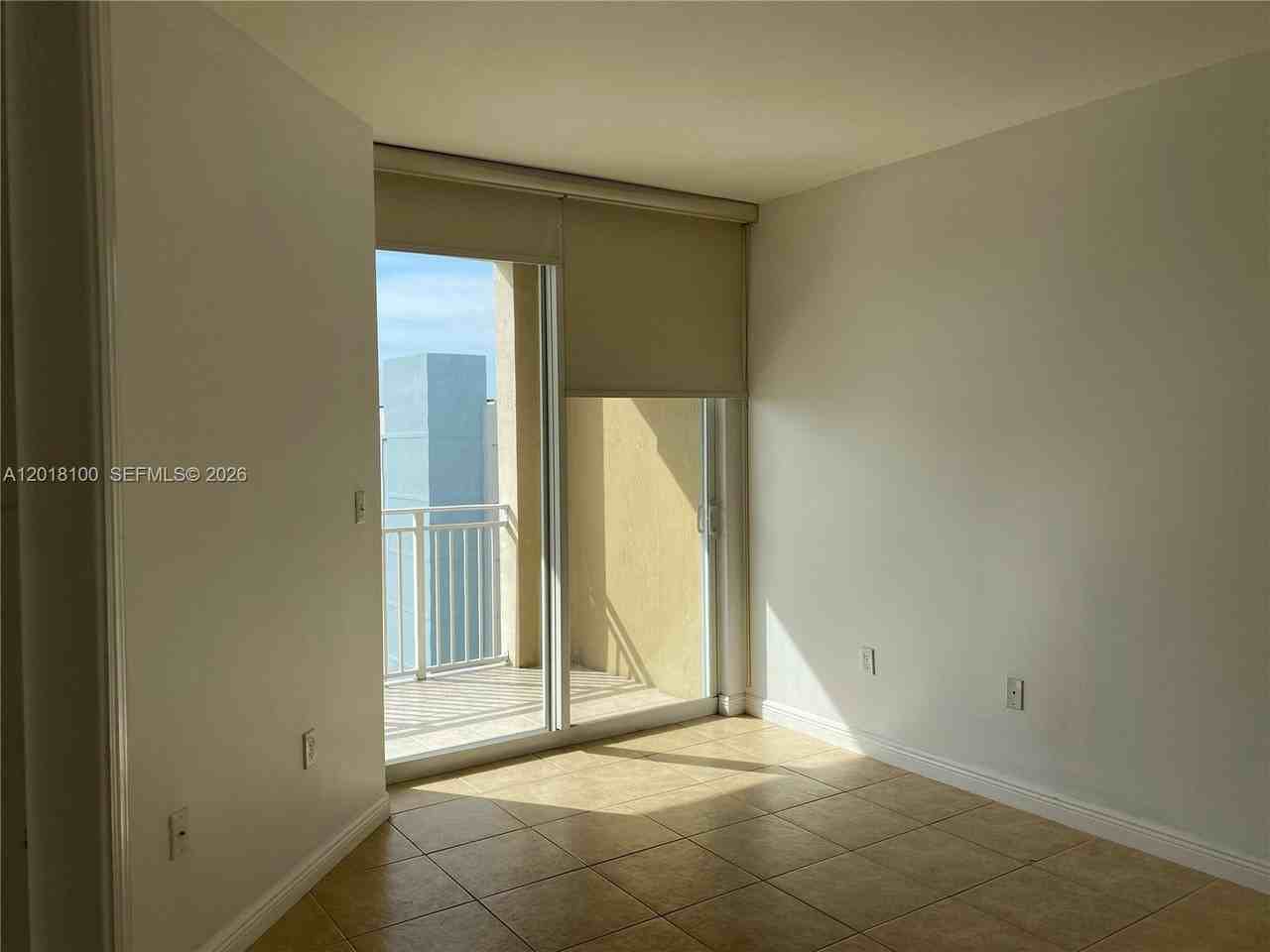 2425 Sw 27th Ave #1008 - Photo 7 of 20